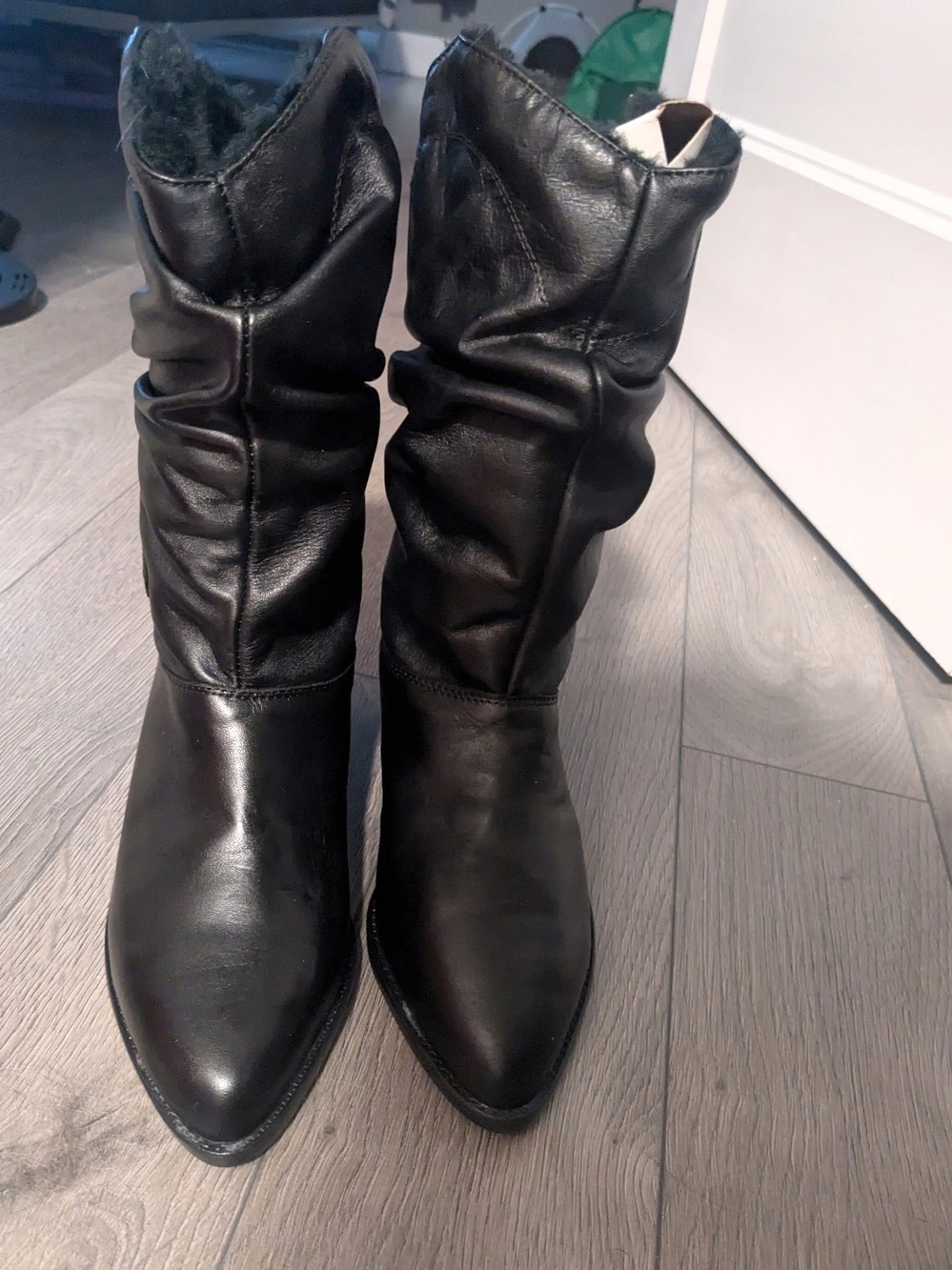 Women's Black Slouchy Pointed-Toe Leather Mid-Calf Boots